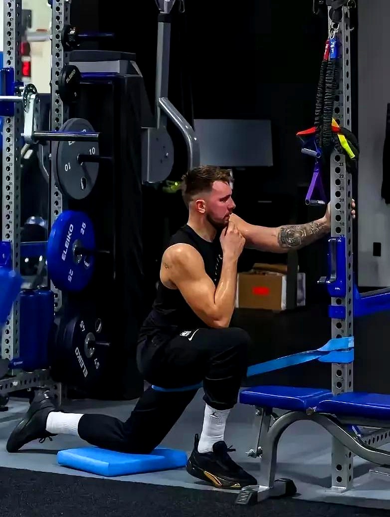 包含卢卡·东契奇节奏变化的词条