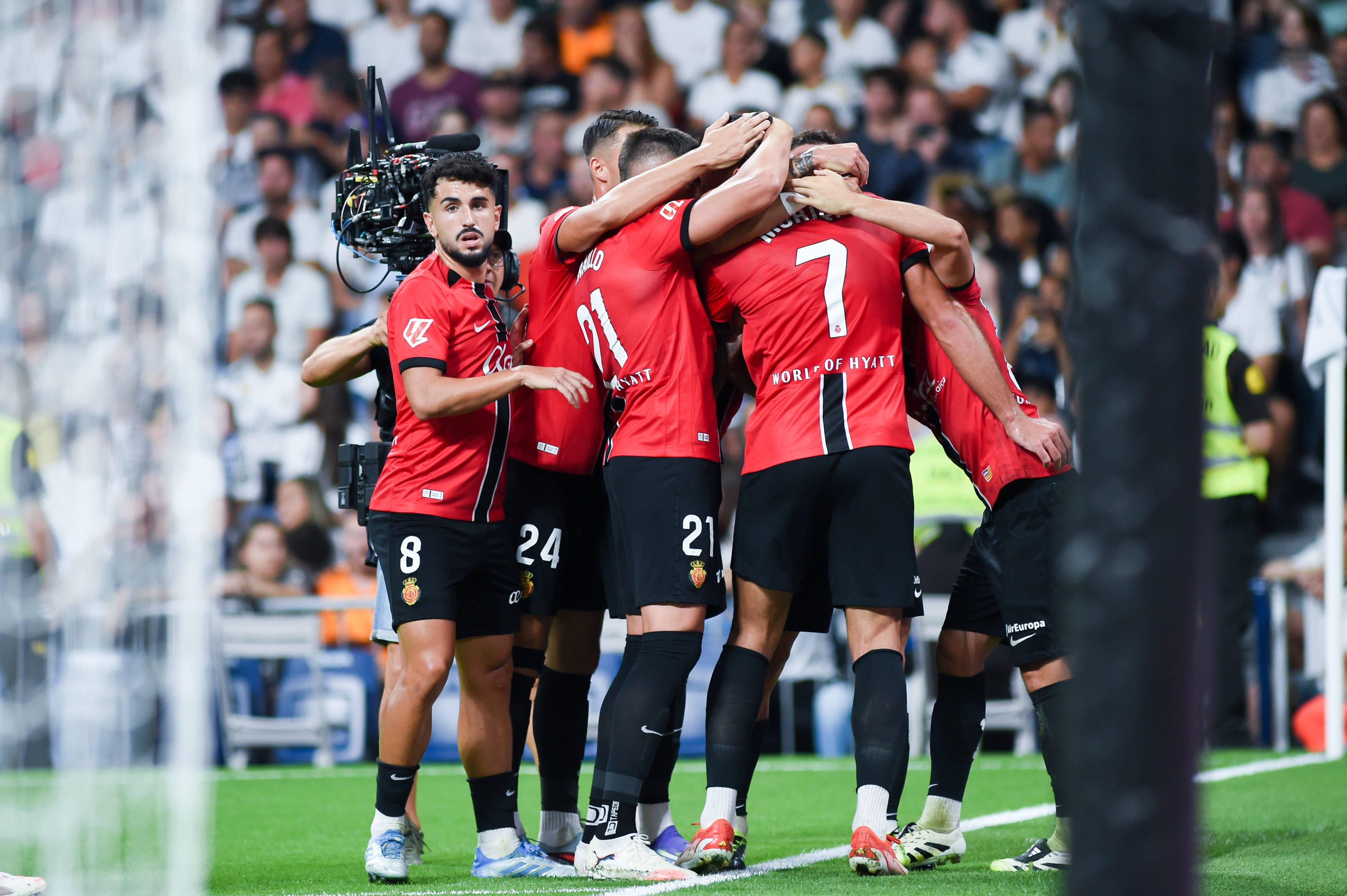 皇家马德里足球俱乐部官网(皇家马德里足球俱乐部阵容名单)