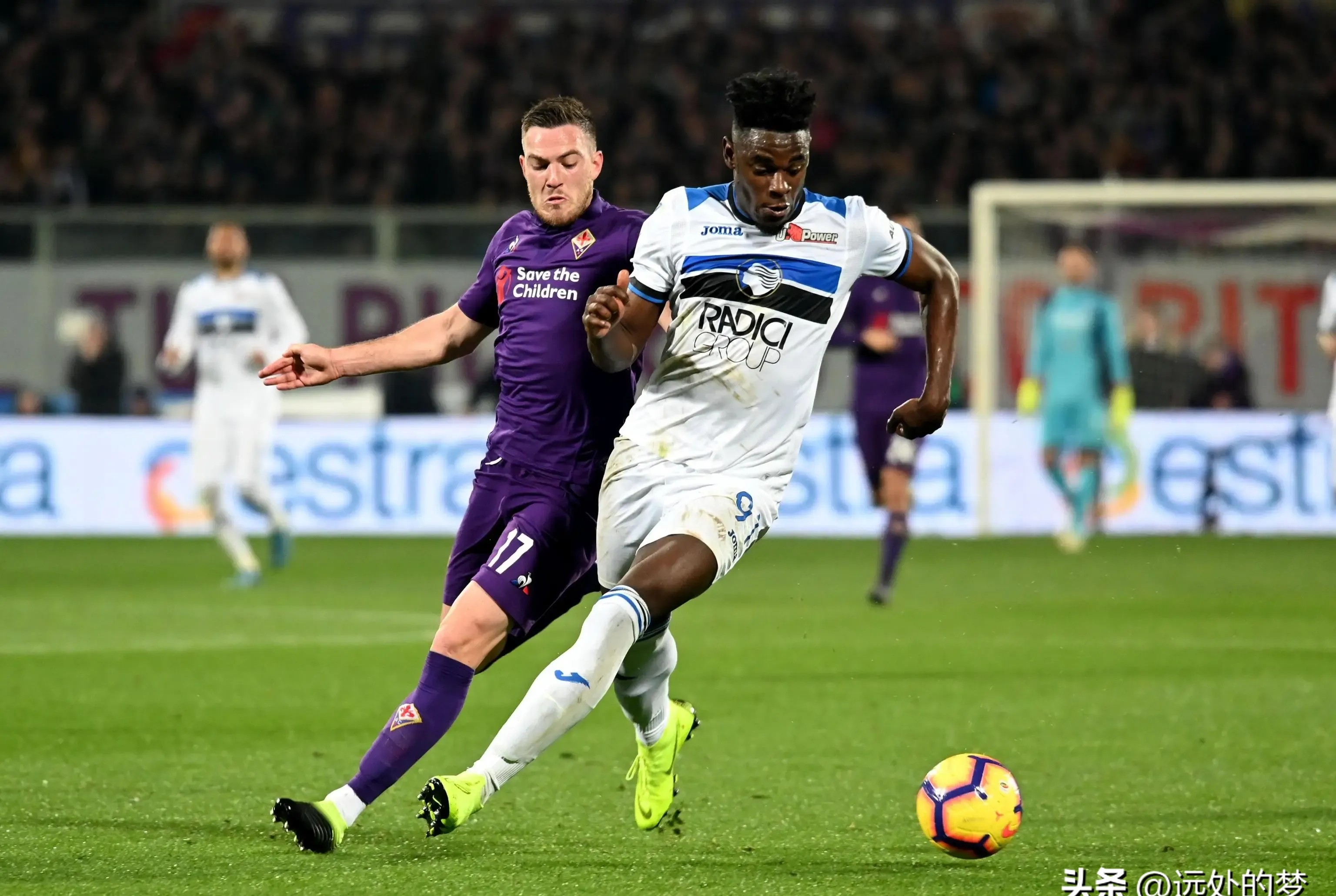 AC米兰迎来重磅引援(终于有钱了! 主帅续约新援补强的ac米兰热闹重建中)