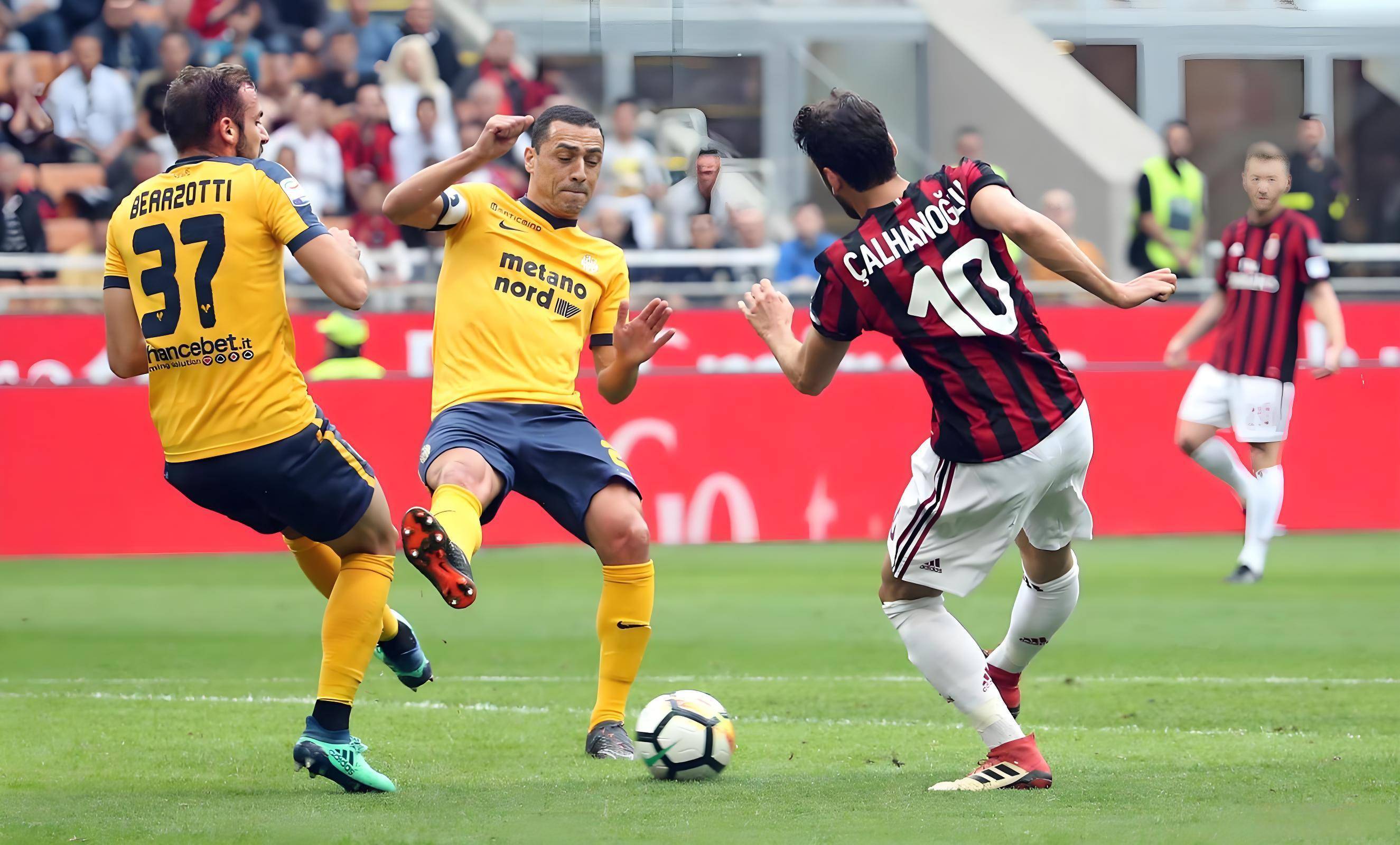 竞彩足球-意甲定位球战术(2021赛季意甲用球)